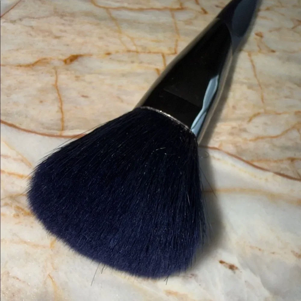 FARAH Cheeky End 218 Tapered Blush and Bronzer Face Brush Black Handle